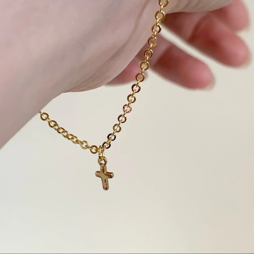 Mini cross bracelet